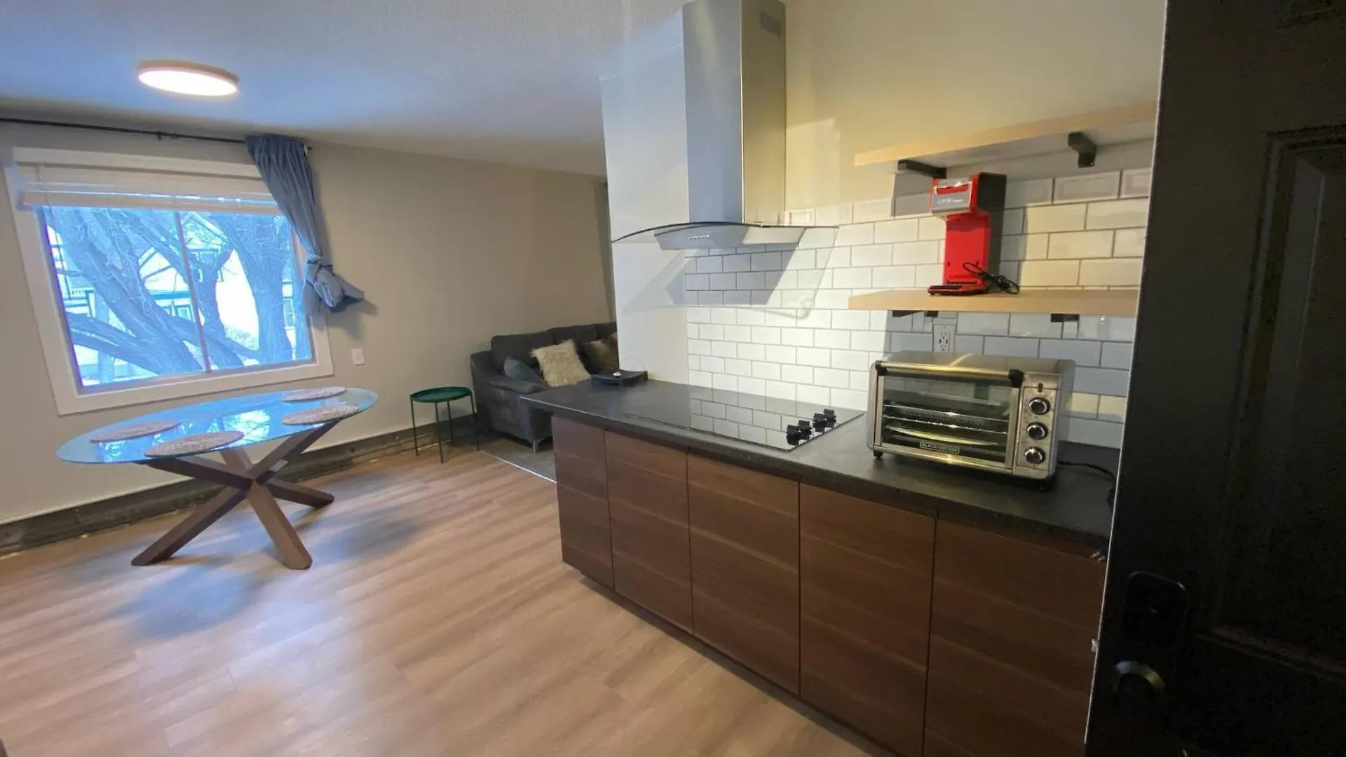 Close To Whyte University New Renovation Edmonton Kanada